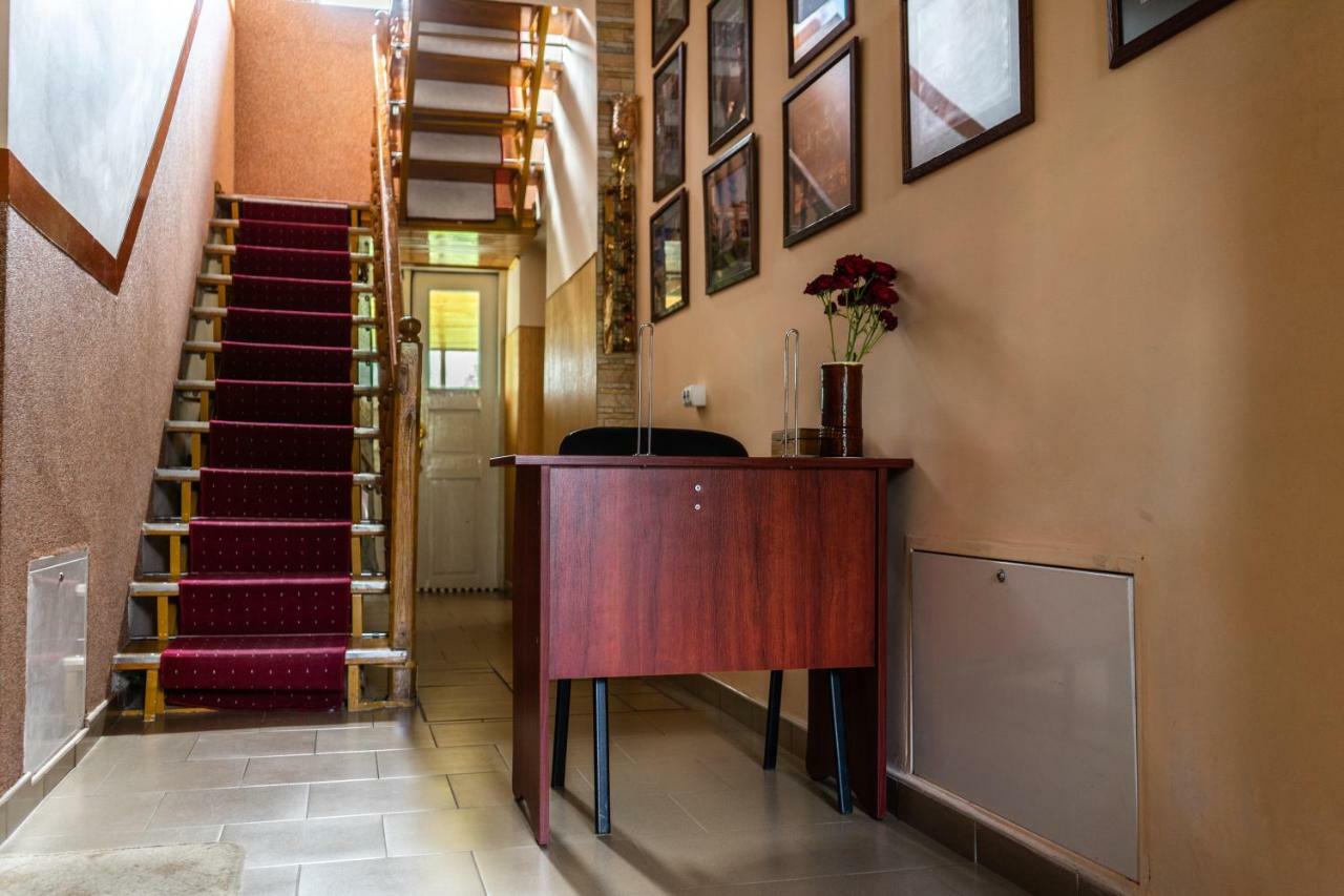 Hostel Villa Roma Lviv Exterior foto